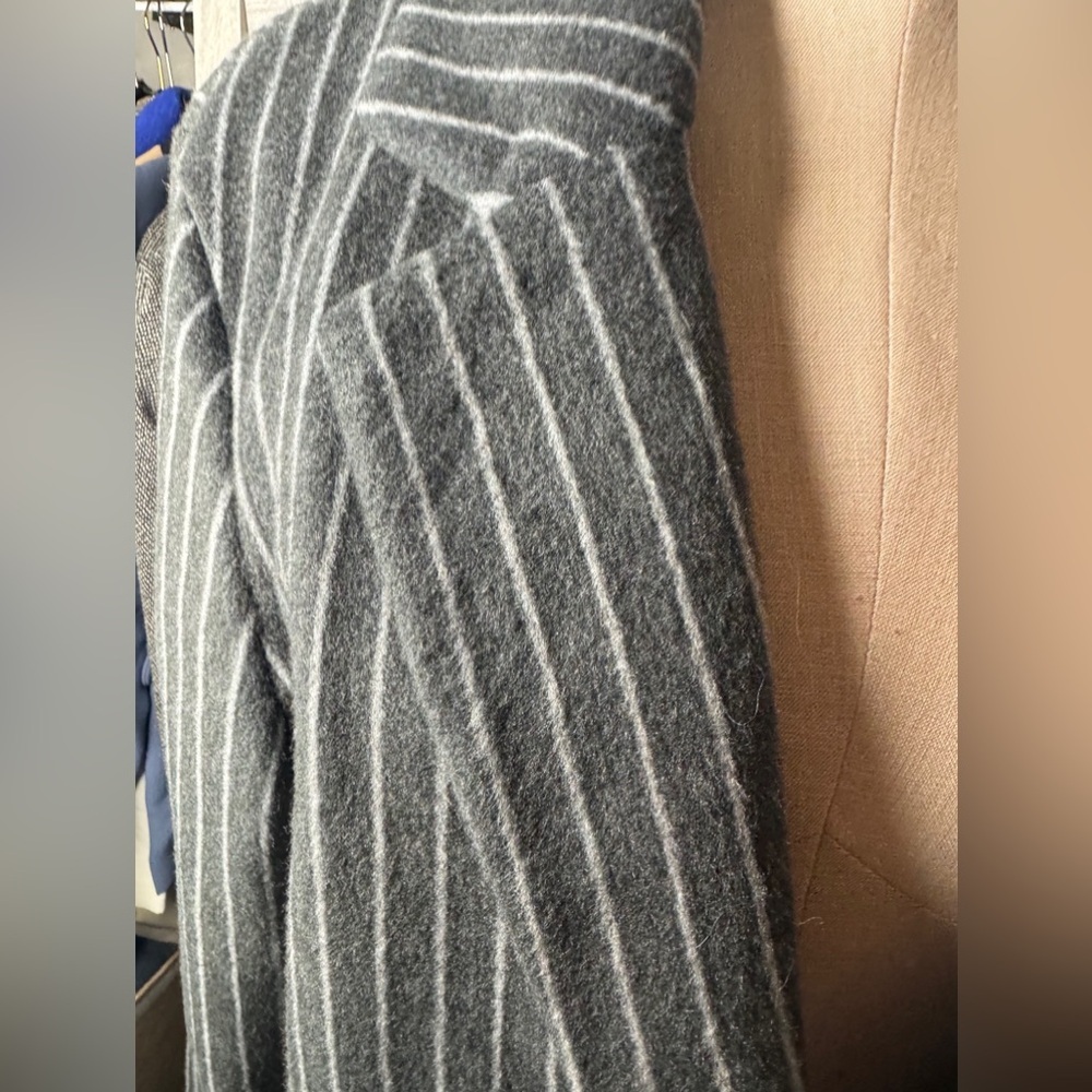 Universal Threads Oversized Blazer Jacket. Excell… - image 2